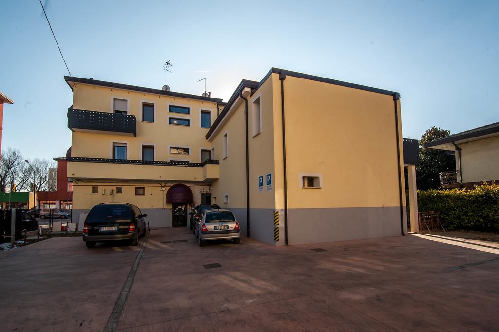 Al Piccolo Hotel Mestre Bagian luar foto