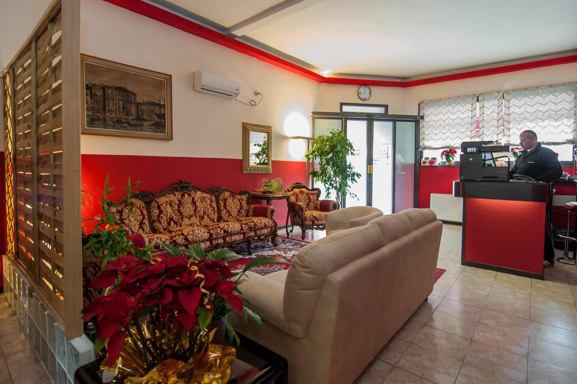 Al Piccolo Hotel Mestre Bagian luar foto